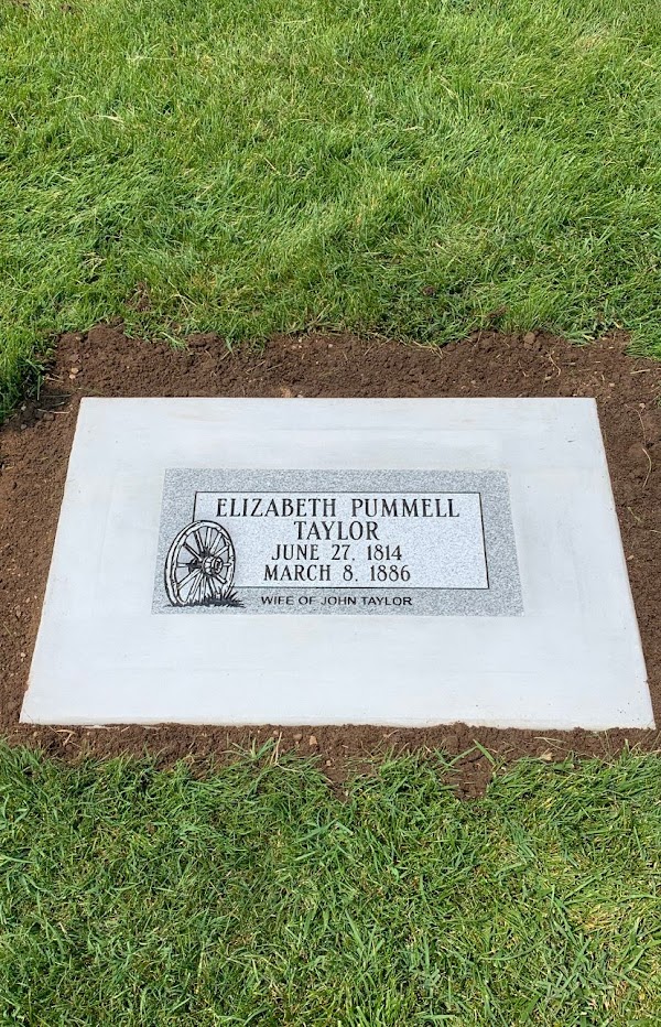 Hooper Cemetery grounds