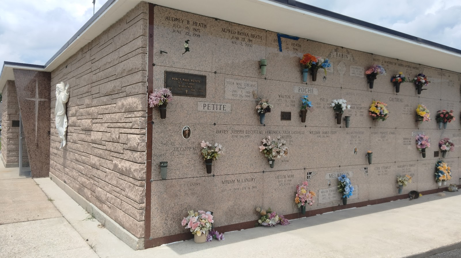 Hope Haven Garden of Memory cemetery grounds and headstones