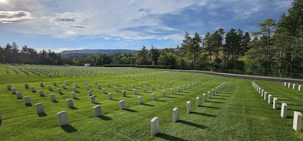 Hot Springs National Cemetery grounds