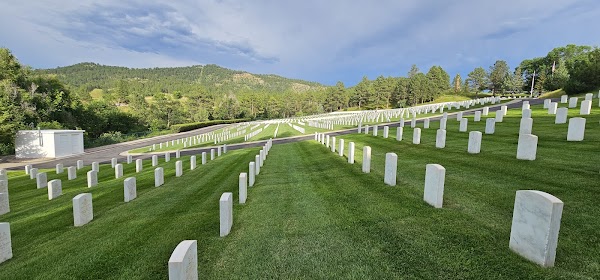 Hot Springs National Cemetery grounds