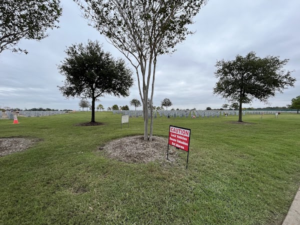 Houston National Cemetery grounds