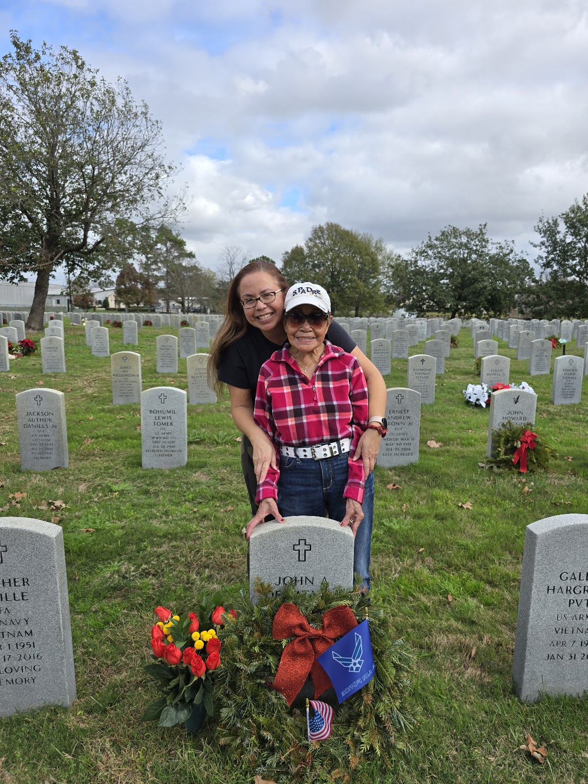 Houston National Cemetery cemetery grounds and headstones