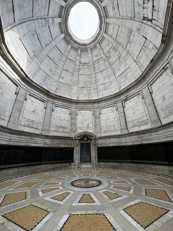 Illinois Memorial grounds