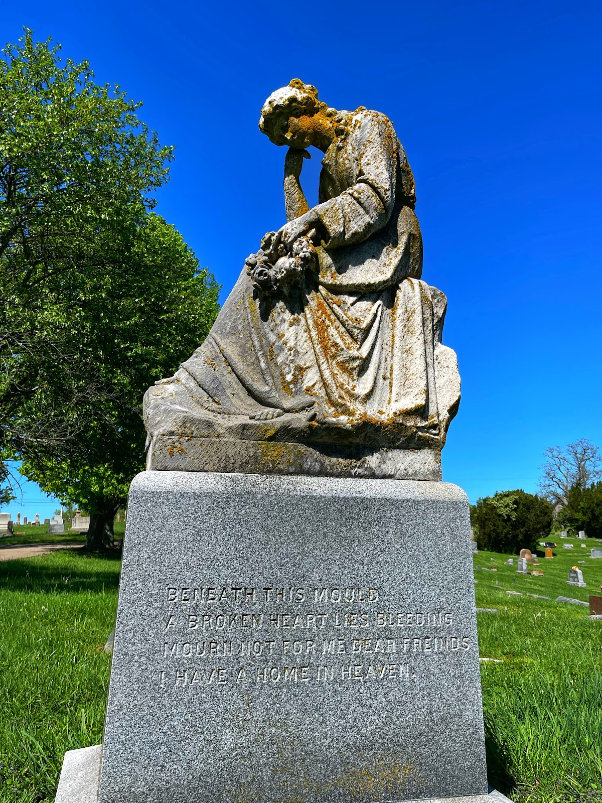 Independence Cemetery cemetery grounds and headstones