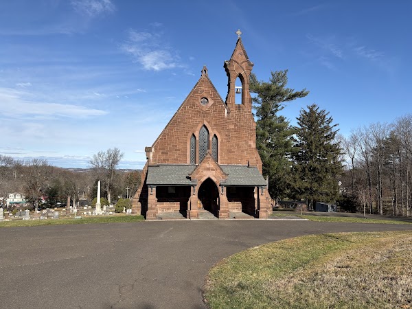 Indian Hill Cemetery grounds