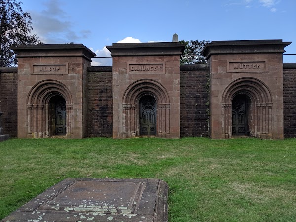 Indian Hill Cemetery grounds