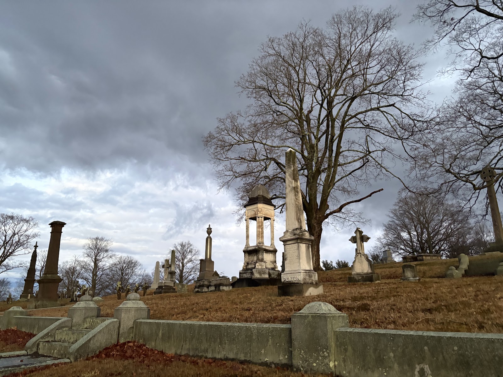 Indian Hill Cemetery cemetery grounds and headstones