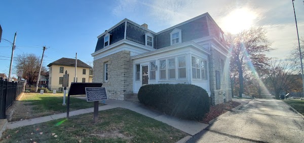 Jefferson City National Cemetery grounds