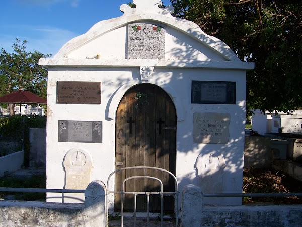 Key West Cemetery grounds
