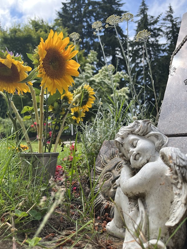 Kirkland Cemetery grounds