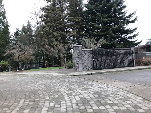 Kirkland Cemetery grounds