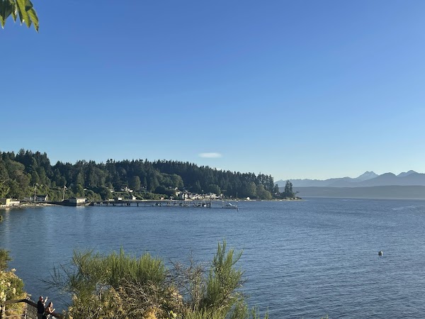 Kitsap Memorial State Park grounds