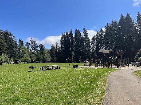 Kitsap Memorial State Park grounds