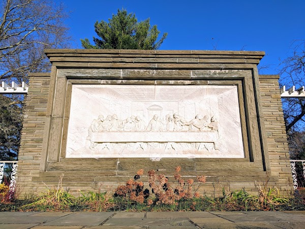 Knollwood Memorial Park grounds