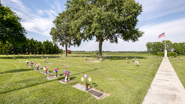 Knollwood Memorial Park grounds