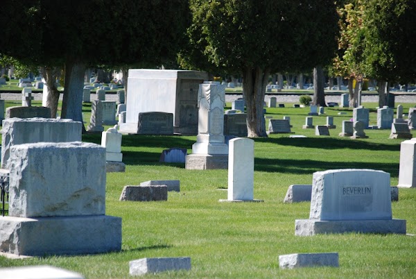 Kohlerlawn Cemetery grounds