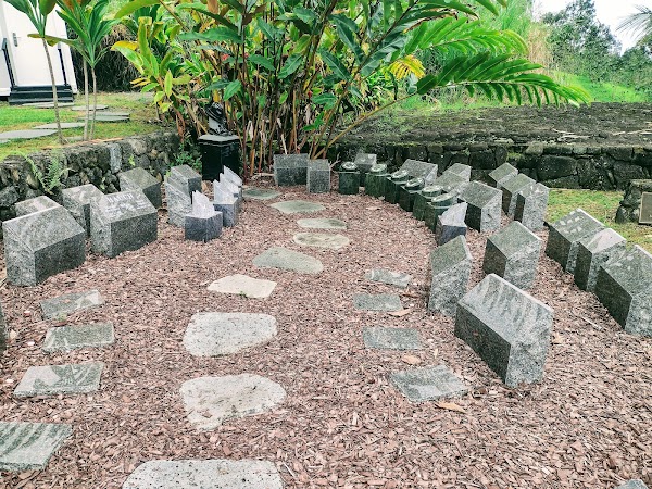 Kona Memorial Park grounds