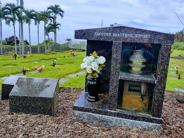 Kona Memorial Park grounds