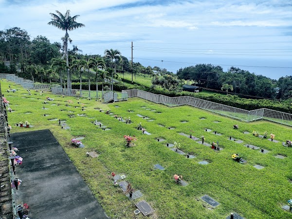 Kona Memorial Park grounds