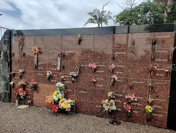 Kona Memorial Park grounds