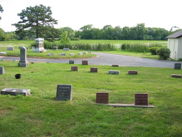 La Belle Cemetery grounds