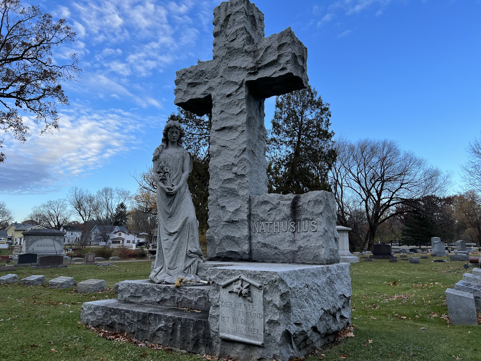 La Belle Cemetery cemetery grounds and headstones