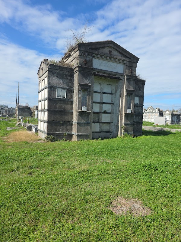 Lafayette Cemetery No. 2 grounds