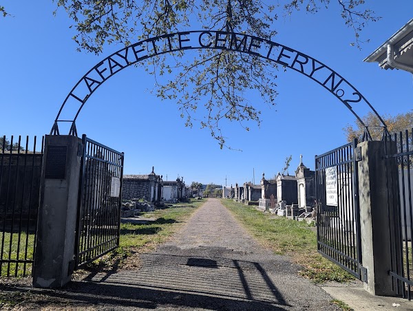 Lafayette Cemetery No. 2 grounds