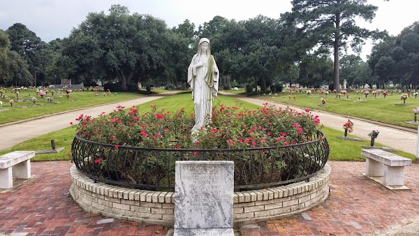 Lafayette Memorial Park Cemetery & Mausoleum grounds