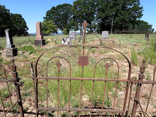Lafayette Pioneer Cemetery grounds
