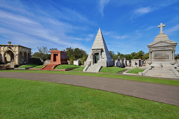 Lake Lawn Metairie Funeral Home & Cemeteries grounds