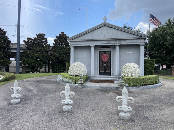 Lake Lawn Metairie Funeral Home & Cemeteries grounds