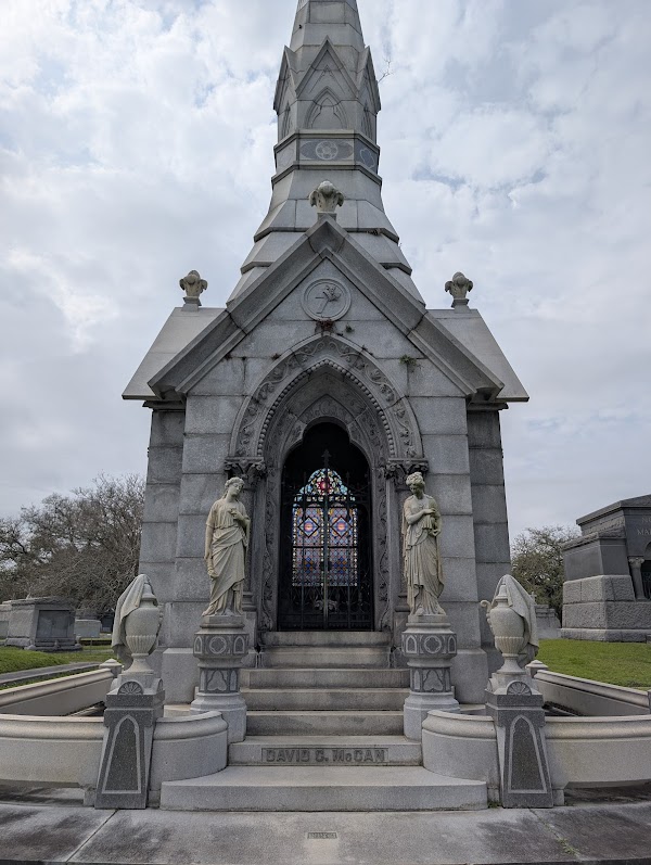 Lake Lawn Metairie Funeral Home & Cemeteries grounds