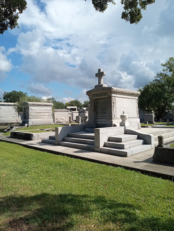 Lake Lawn Park grounds