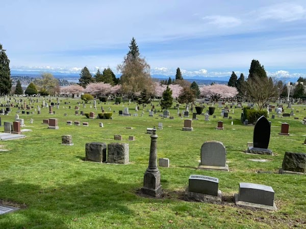 Lake View Cemetery grounds