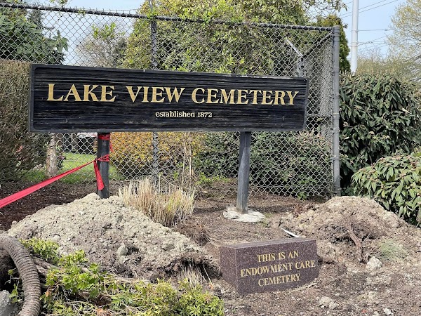 Lake View Cemetery grounds
