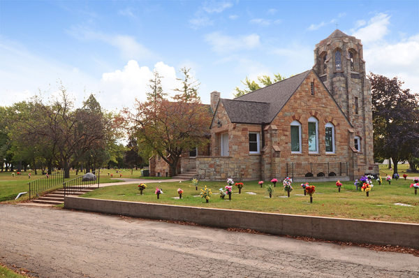 Lake View Memorial Park grounds