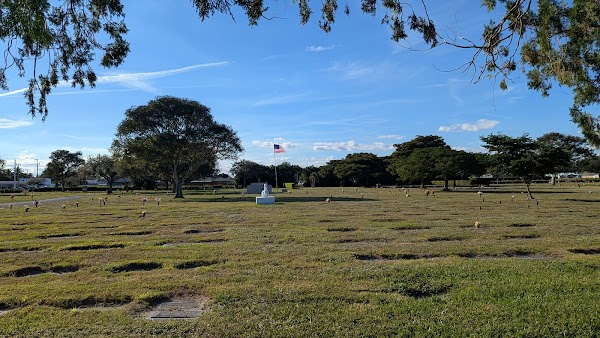 Lake Worth Memory Gardens grounds