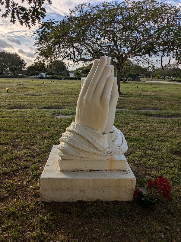 Lake Worth Memory Gardens grounds
