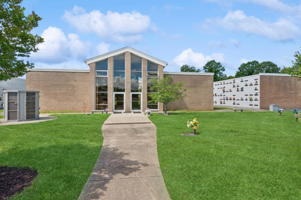 Lakeland Memorial Park grounds