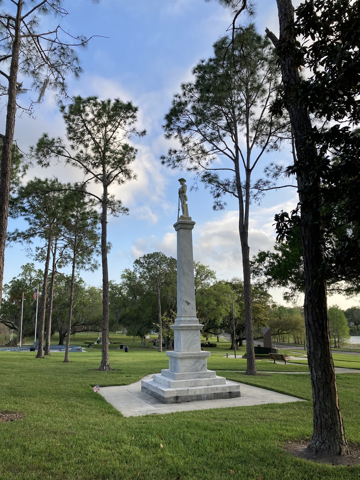 Lakeland Veterans Memorial Park cemetery grounds and headstones