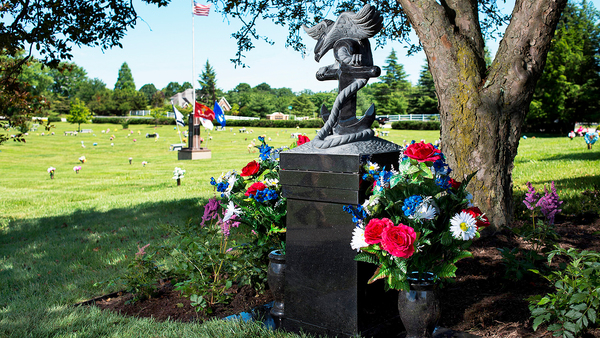 Lakemont Memorial Gardens grounds