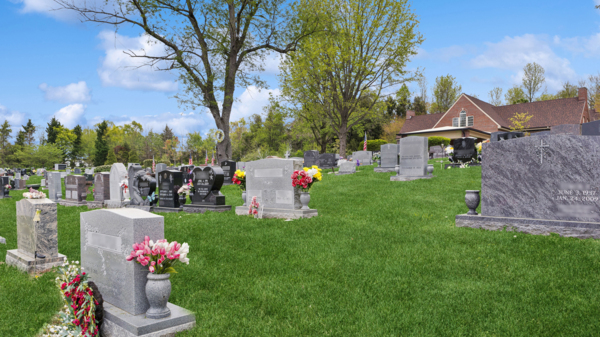 Lakemont Memorial Gardens grounds