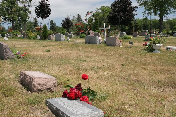 Lakeside Cemetery grounds