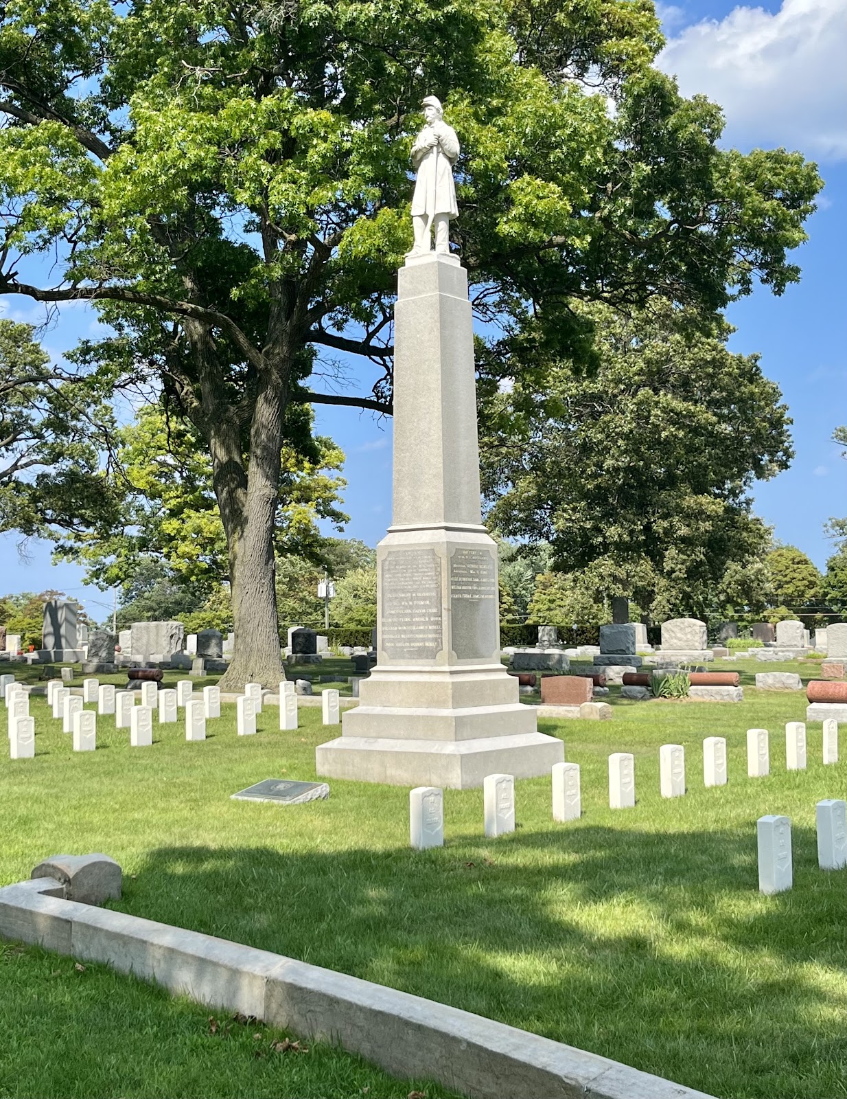Lakeside Cemetery Soldiers' Lot cemetery grounds and headstones