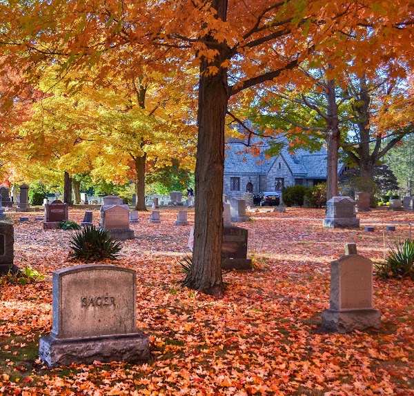 Lakeside Cemetery grounds