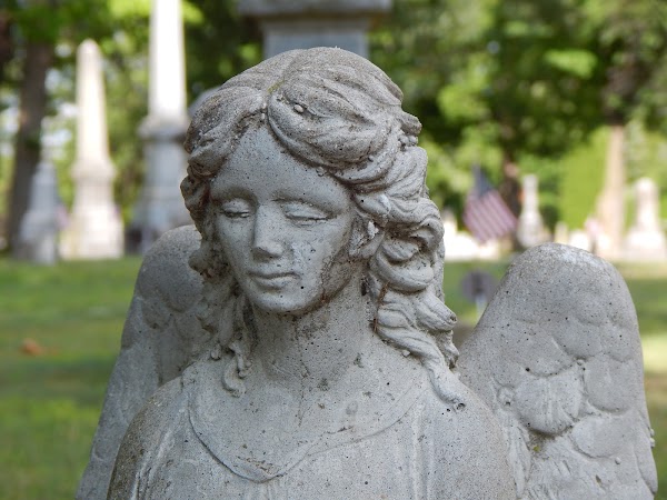 Lakeside Memorial Cemetery grounds