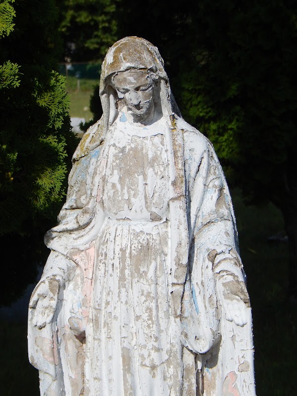 Lakeside Memorial Cemetery grounds