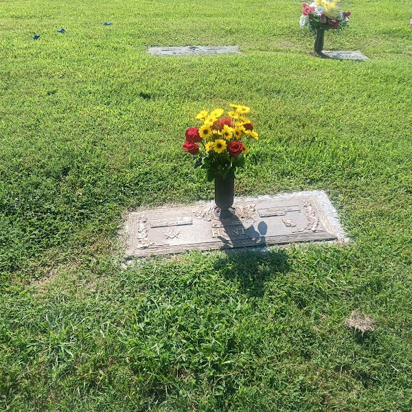 Lakeside Memorial Gardens grounds
