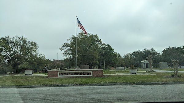 Lakeside Memorial Park grounds
